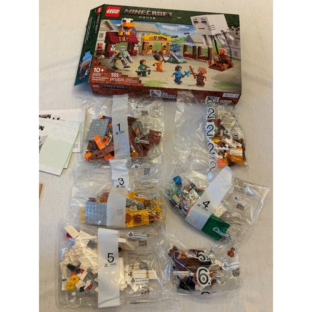 LEGO Minecraft The Ghast Balloon Village Attack 21273 Kids Multi New Open Box